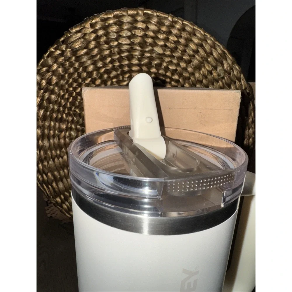 Stanley Cream Co40 oz Stainless Steel Quencher Pro Tour Tumbler- New With Tags - Picture 4 of 7